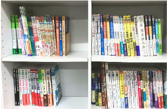 参考書が並んだ本棚
